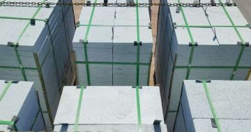 绥化 芝麻白花岗岩5公分地铺石 花岗岩厂家工厂装车日常