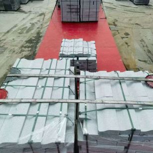 绥化 芝麻白仿形加直形路沿石出货日常