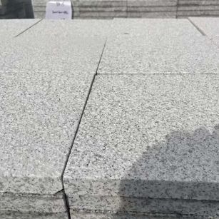 绥化 白麻花岗岩石材推荐 荔枝面地铺石