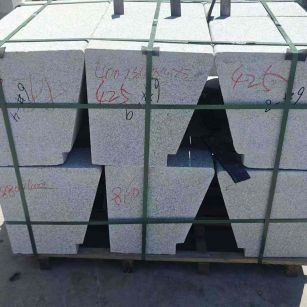 绥化 芝麻白异形坐凳，石凳