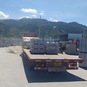 绥化 芝麻白仿形路沿石，直形路沿石