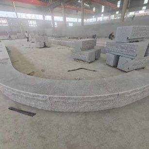 绥化 芝麻白异形坐凳，自然面光面弧形加工