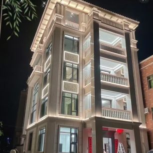 绥化 芝麻白花岗岩别墅外墙夜间效果