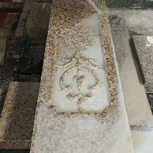 绥化 黄金麻花岗岩异形加工雕刻栏杆大柱