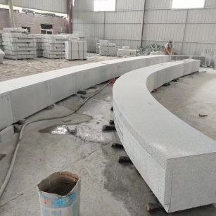 绥化芝麻白花岗岩石板材 园林光面弧形坐凳