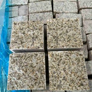 绥化 黄金麻花岗岩自然面小方块，弹石，马蹄石等