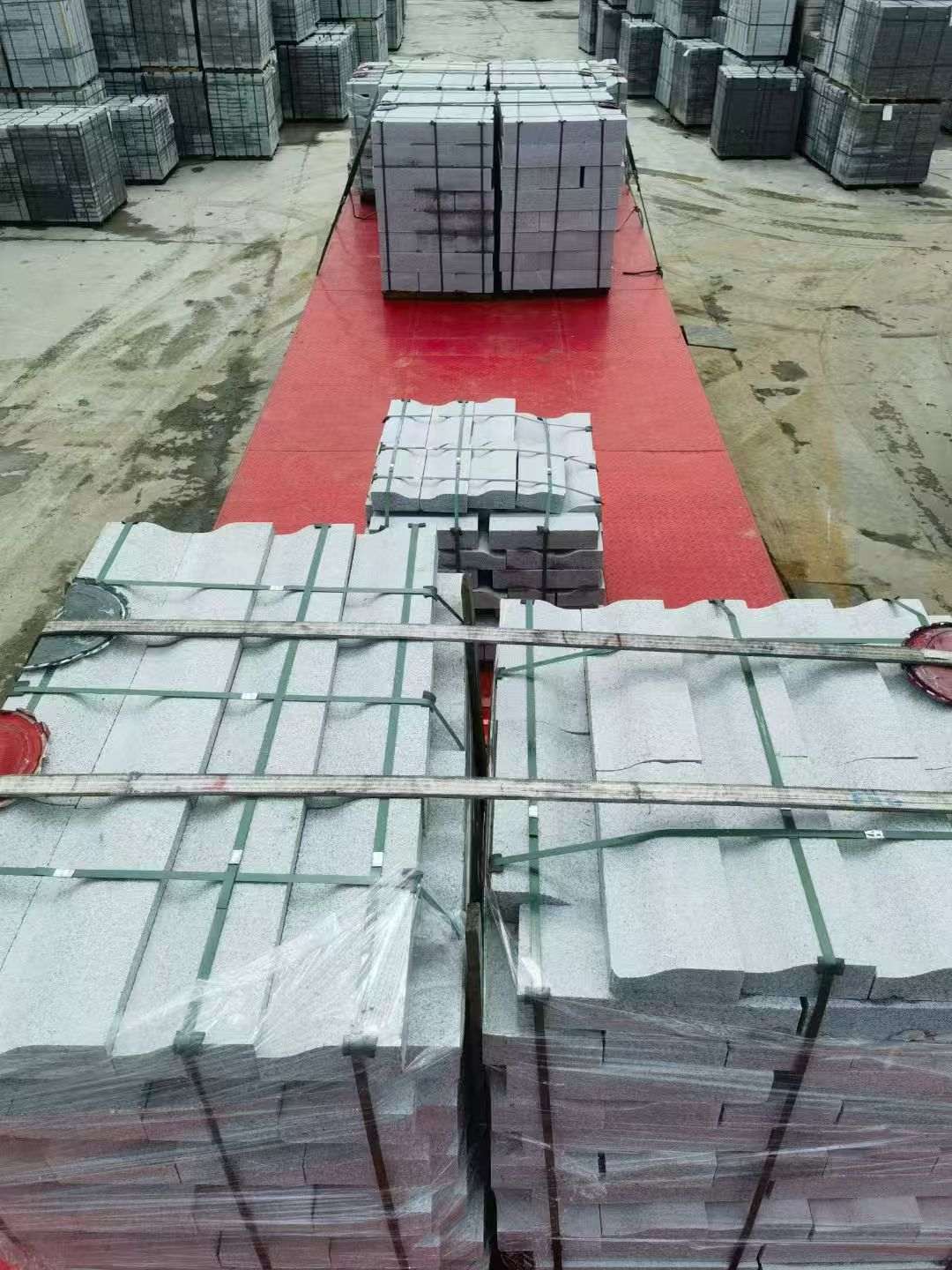 绥化 芝麻白仿形加直形路沿石出货日常