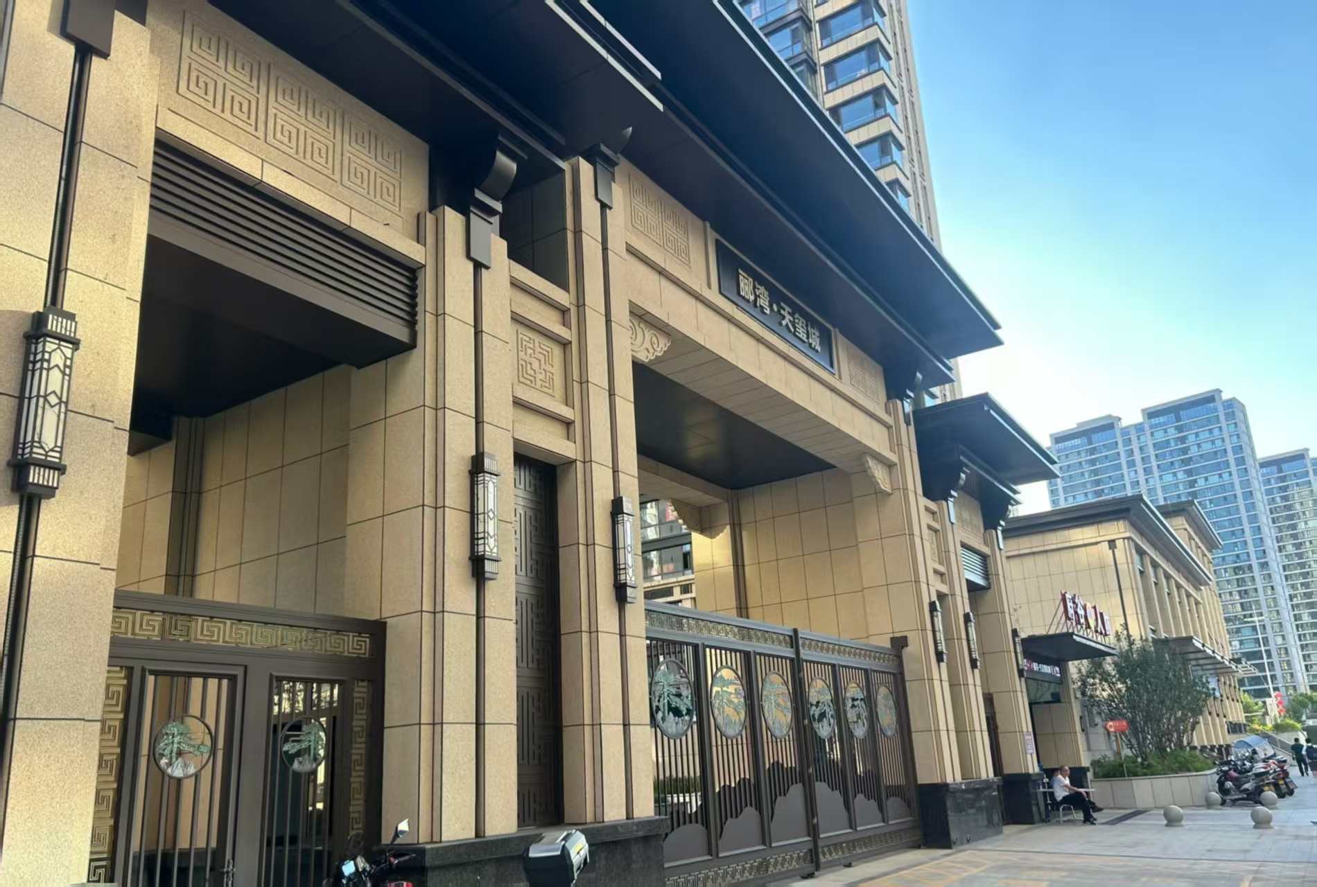 绥化 黄金麻花岗岩荔枝面小区门楼外墙干挂