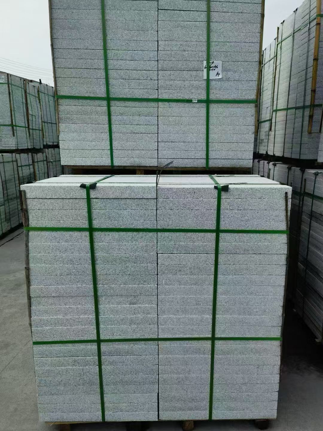 绥化 芝麻白火烧，园林广场市政工程地铺石，1.8~5.0厚均有现货