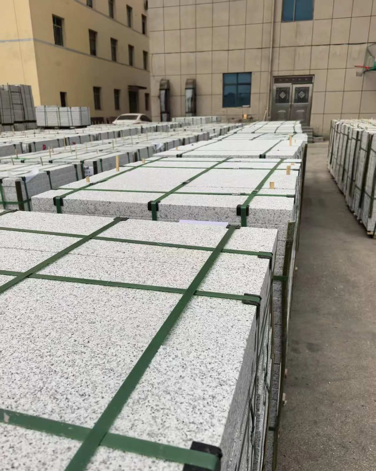 绥化 白麻花岗岩5.0公分荔枝面地铺石