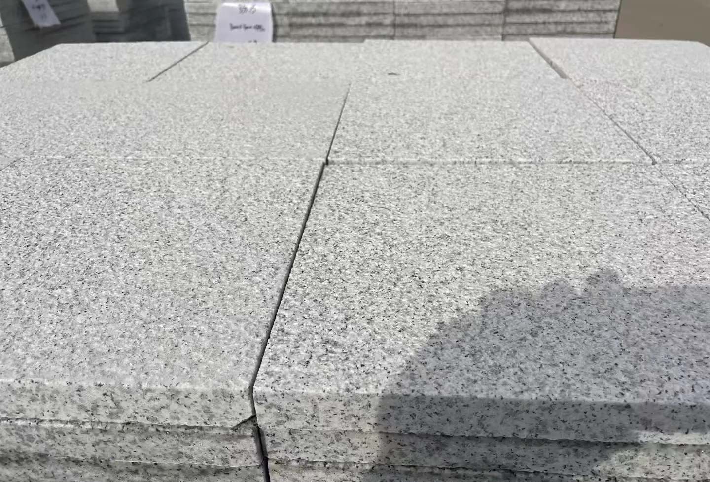 绥化 白麻花岗岩石材推荐 荔枝面地铺石