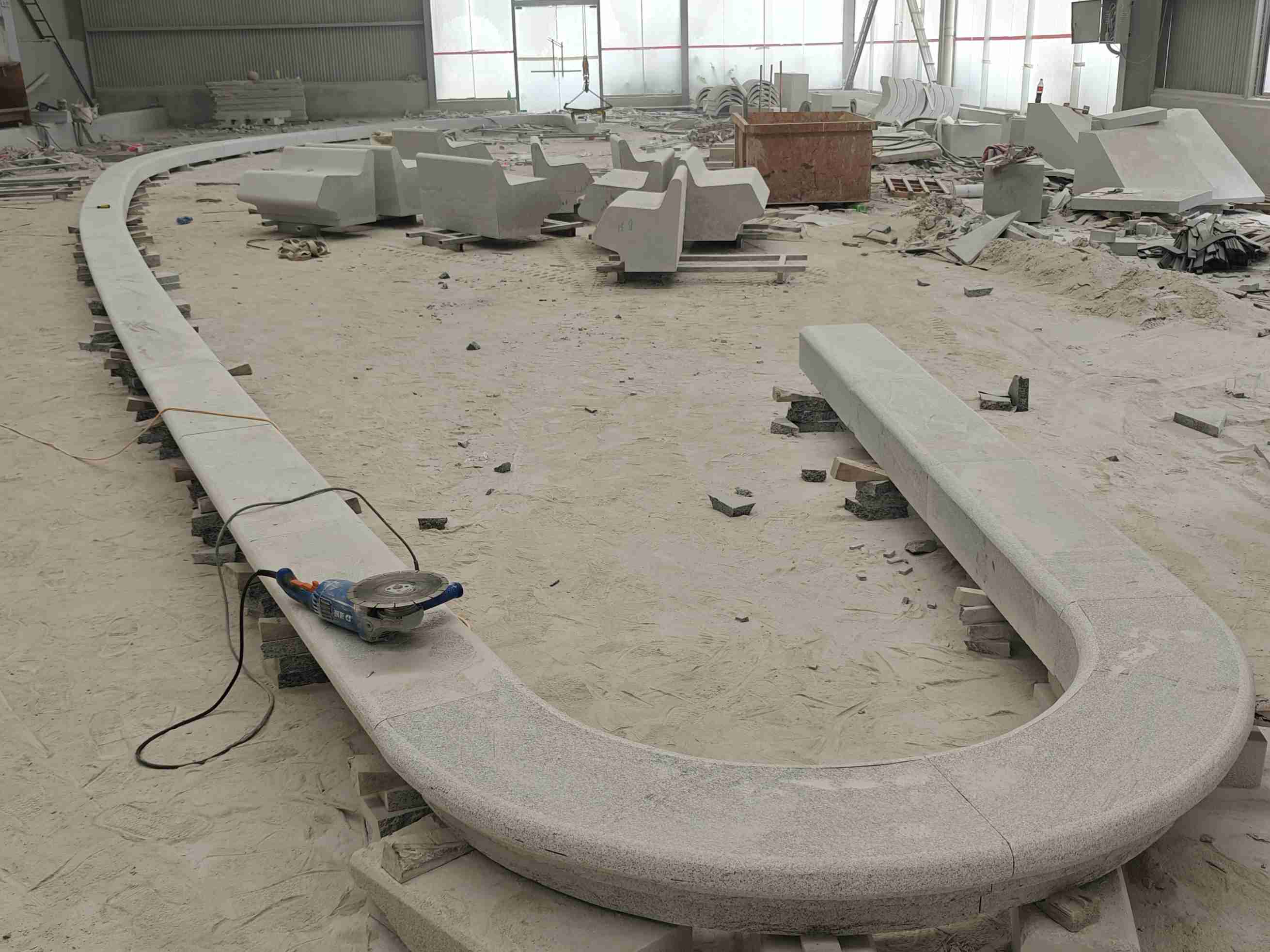 绥化 芝麻白花岗岩弧形花坛石，坐凳石