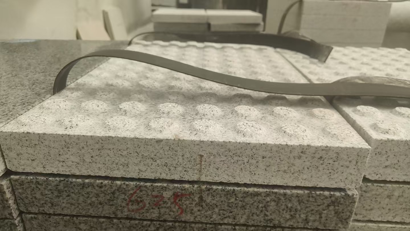 绥化 芝麻白花岗岩6.0公分荔枝面五轴加工雕刻盲点