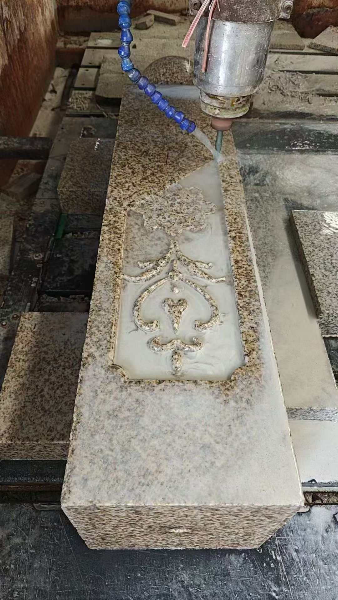 绥化 黄金麻花岗岩异形加工雕刻栏杆大柱