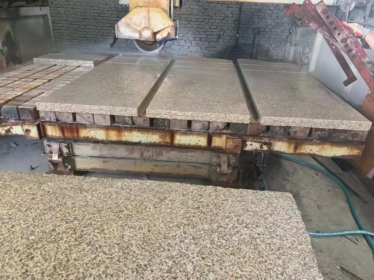 绥化 黄金麻荔枝面成品板加工