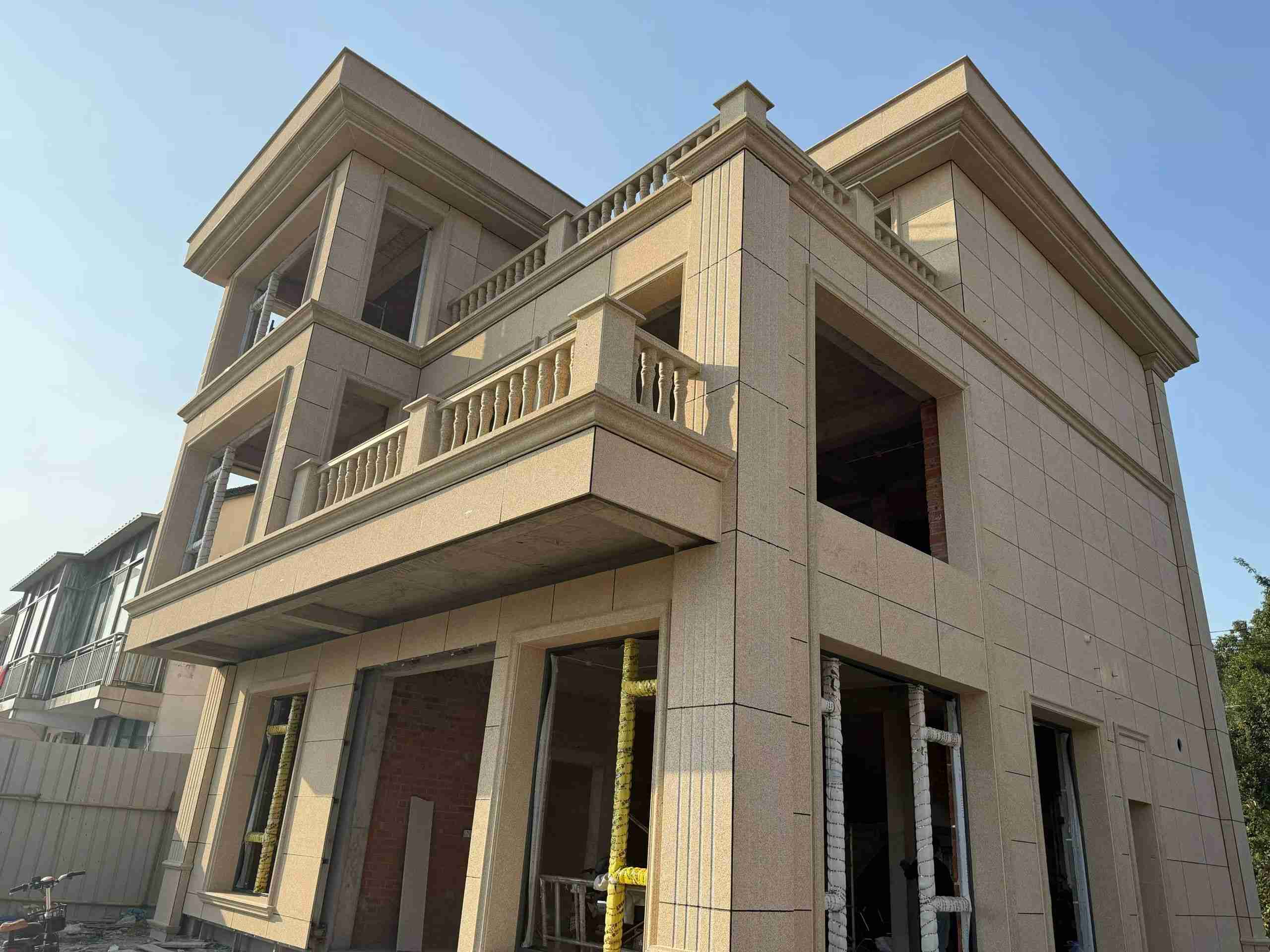 绥化 黄金麻花岗岩石材荔枝面外墙干挂效果展示