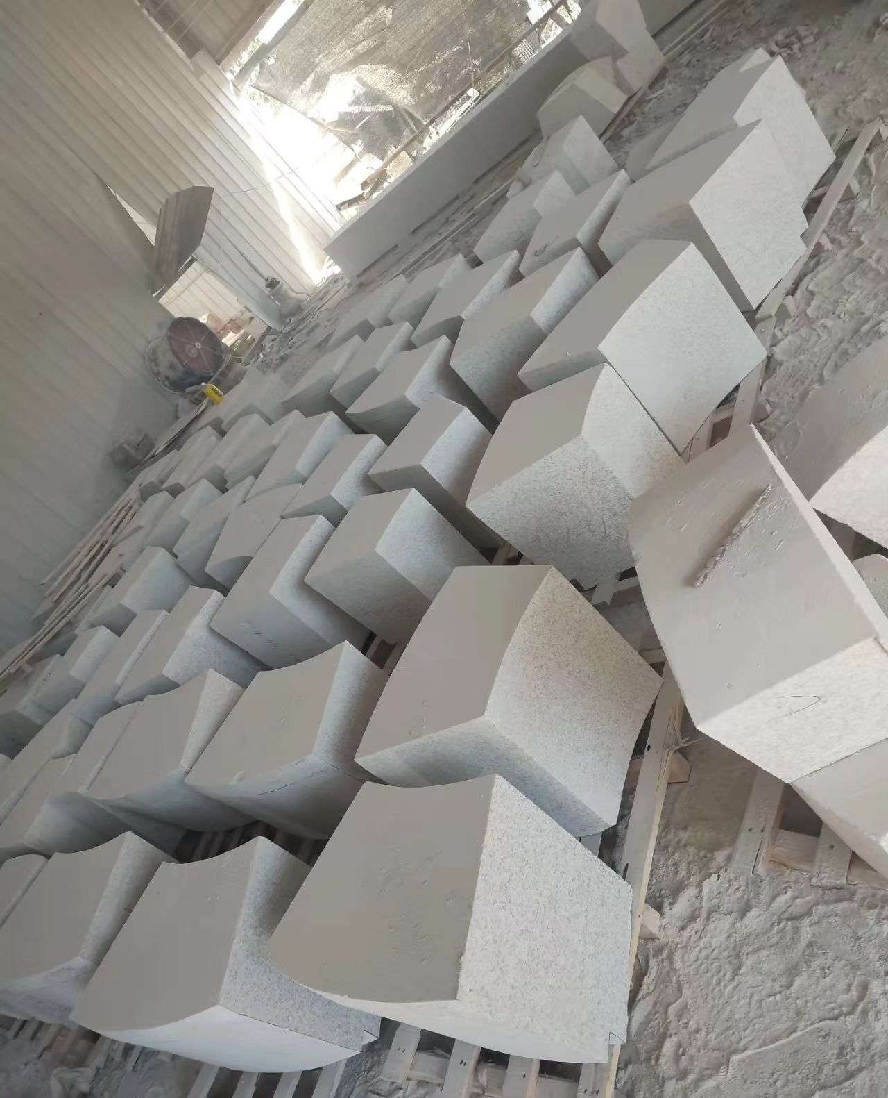 绥化 白麻花岗岩异形坐凳