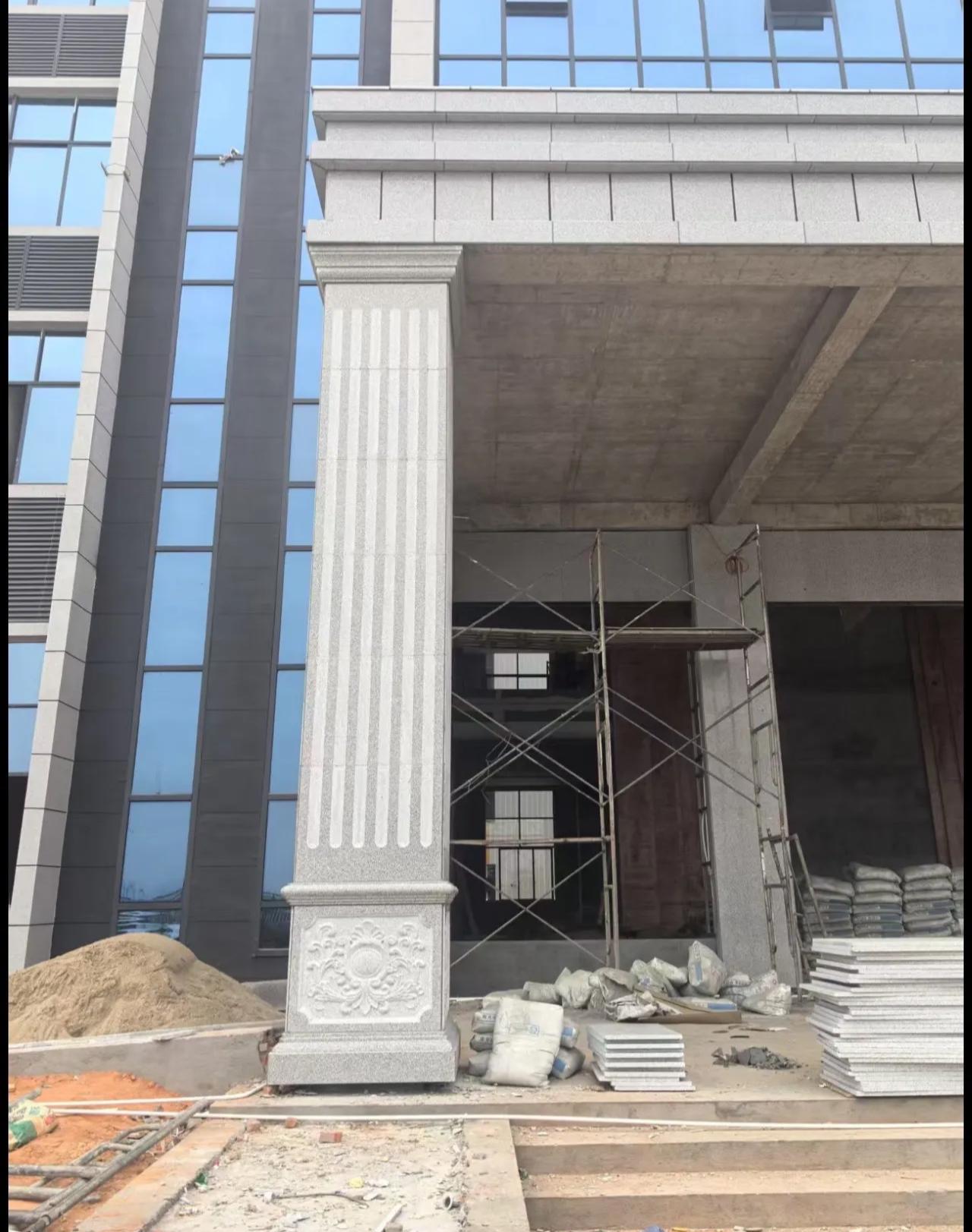 绥化 芝麻白光面花岗岩门楼大柱（罗马柱）配雕花底座