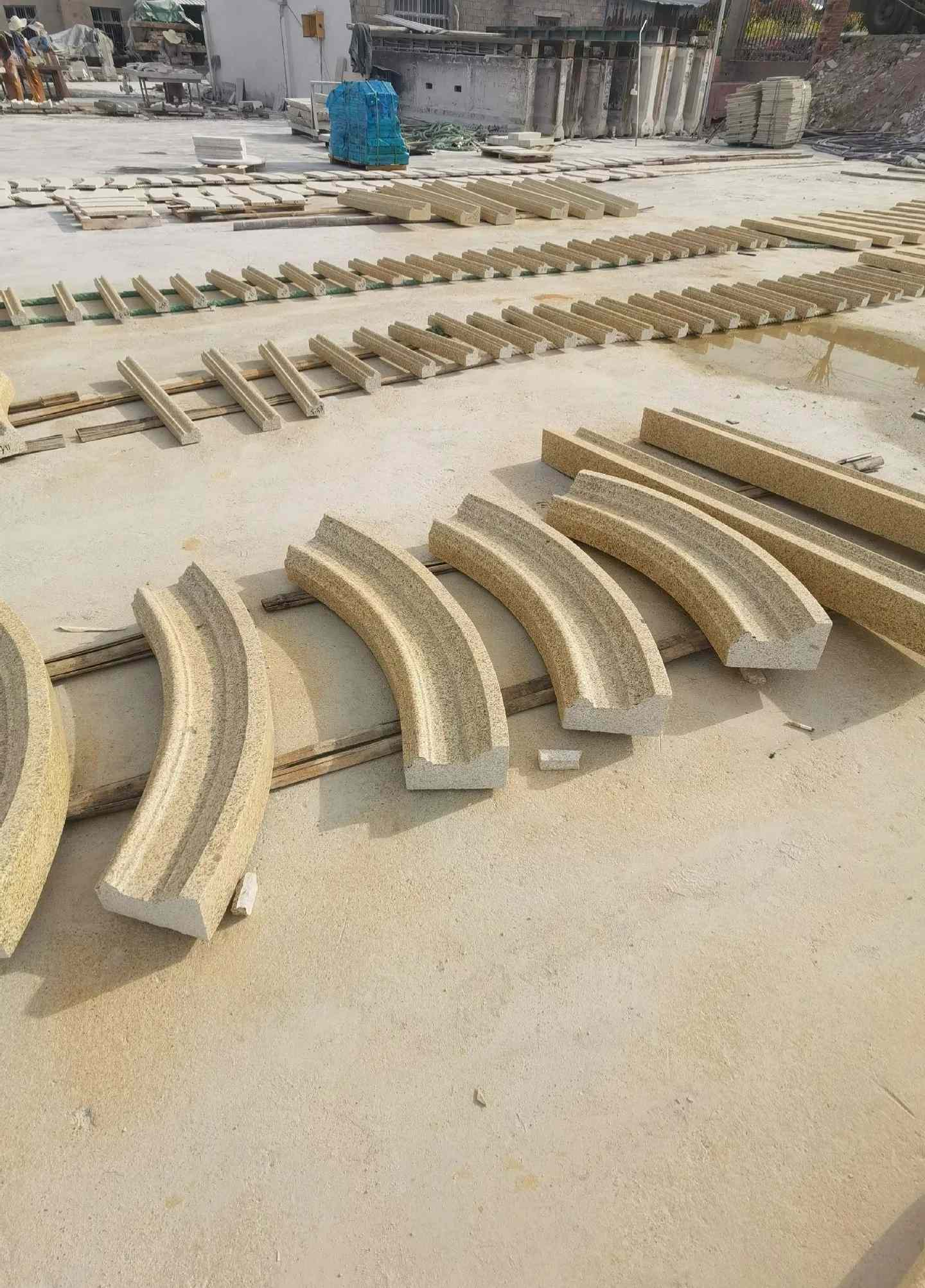 绥化 黄金麻花岗岩别墅线条