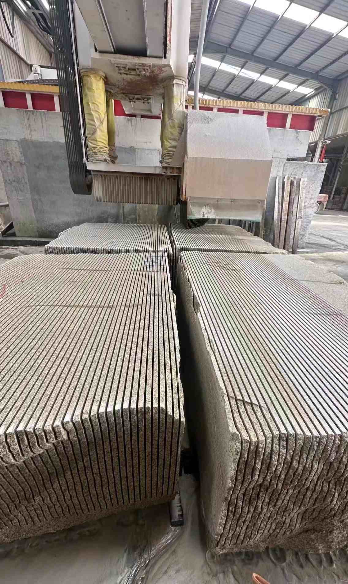 绥化 车间生产日常，黄金麻白麻花岗岩