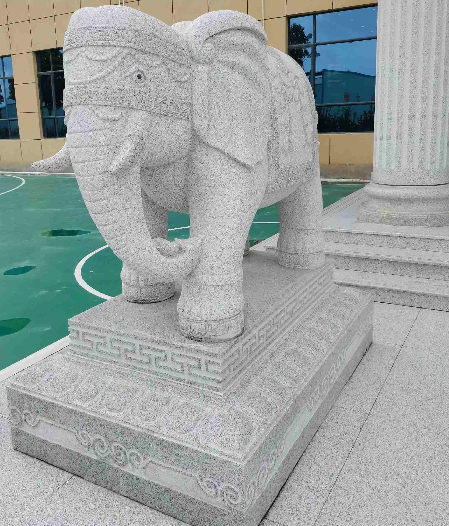绥化 白麻花岗岩动物异形石雕-大象