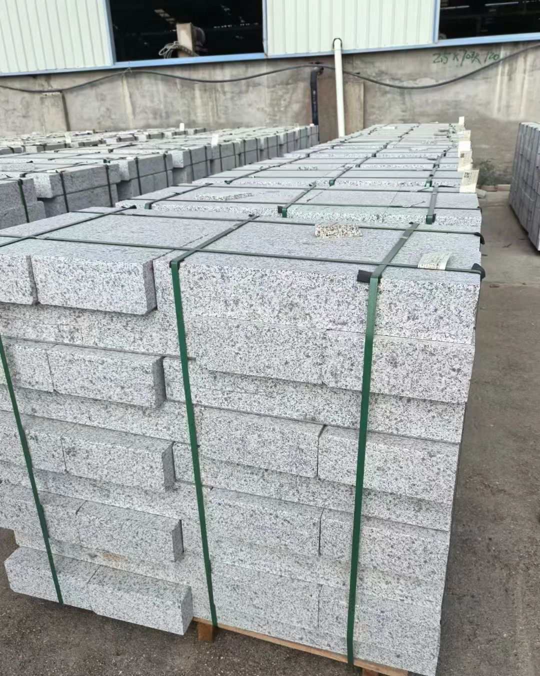 绥化 白麻花岗岩路沿石，弧形路沿石，道牙石，马路牙子，界石，路缘石，平沿石，直岩石，平缘石等