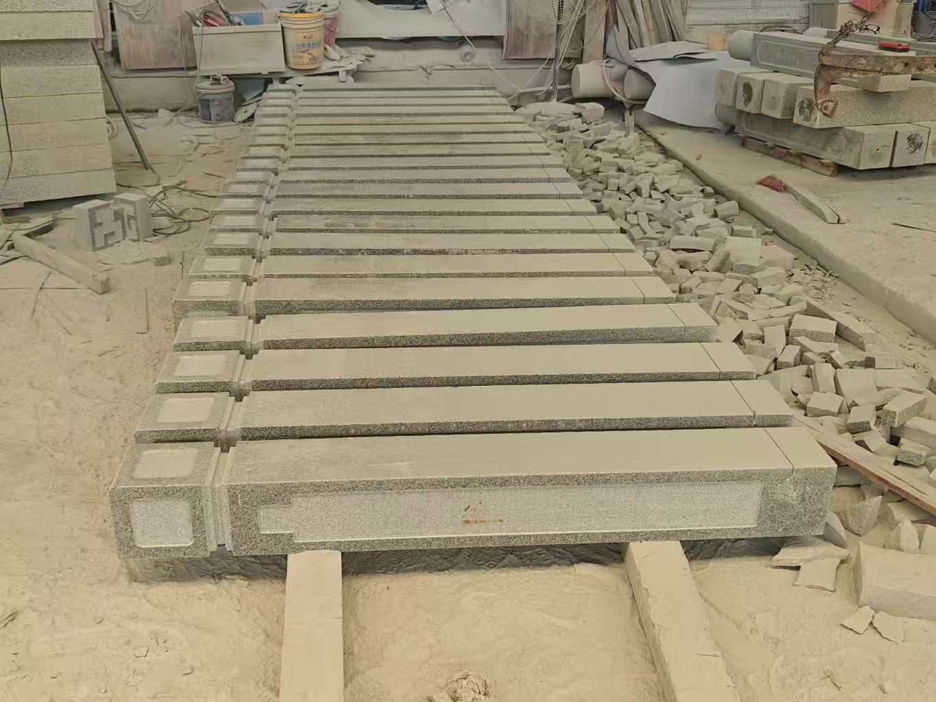 绥化 芝麻白异形加工雕刻-栏杆大柱，方柱