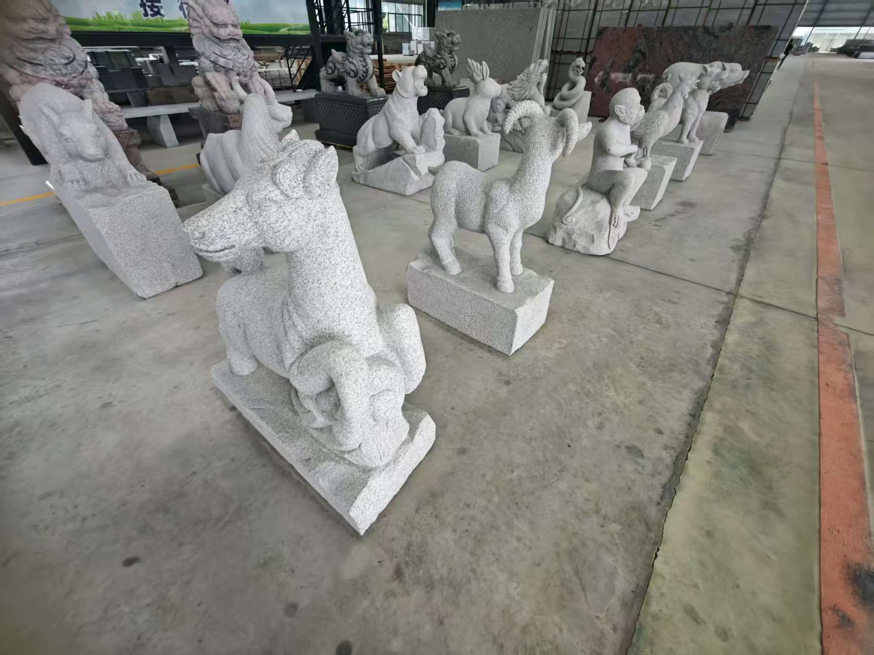 绥化 芝麻白花岗岩造型立体雕刻——十二生肖