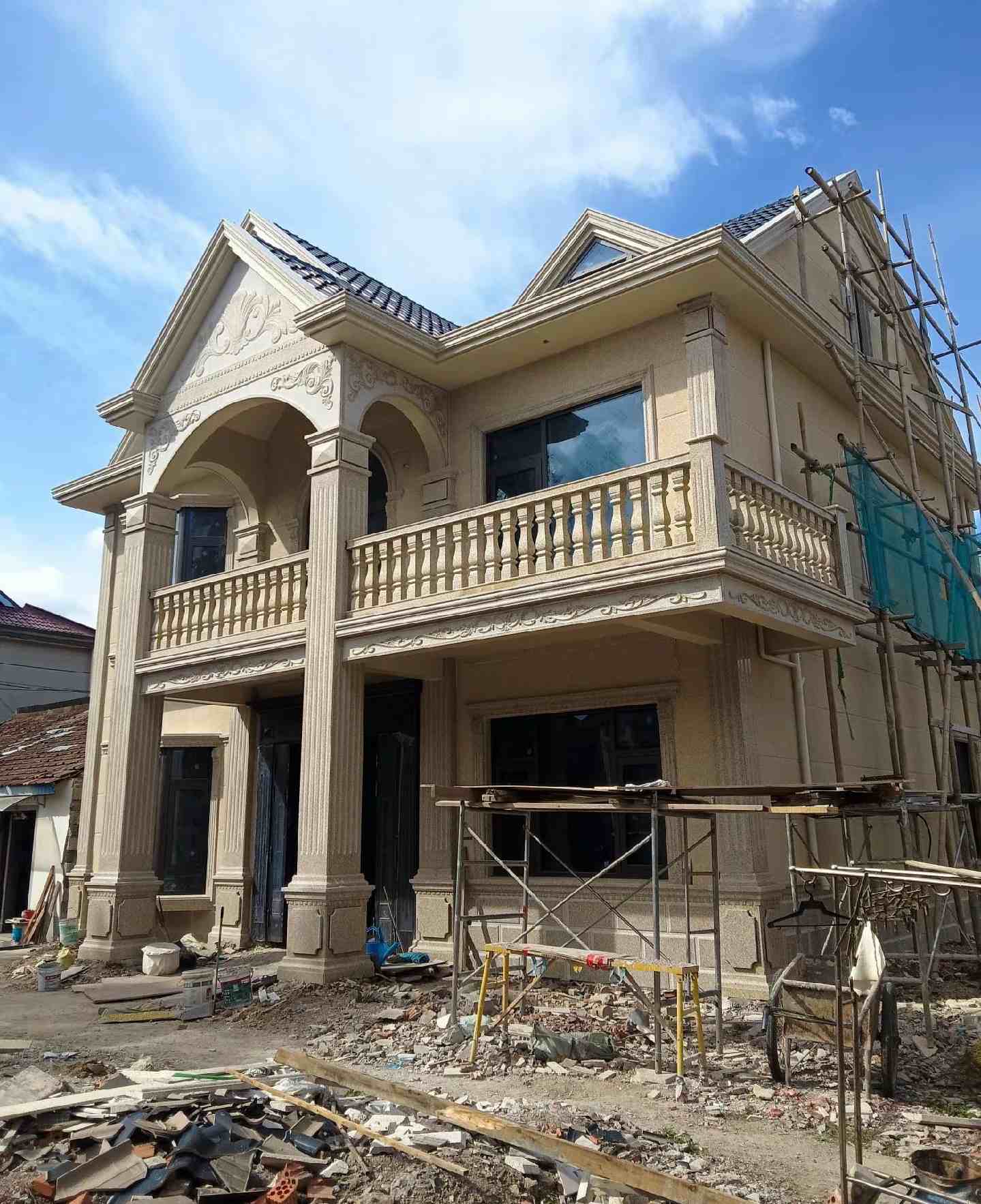 绥化 黄金麻花岗岩石材私人别墅雕花门楼柱阳台栏杆