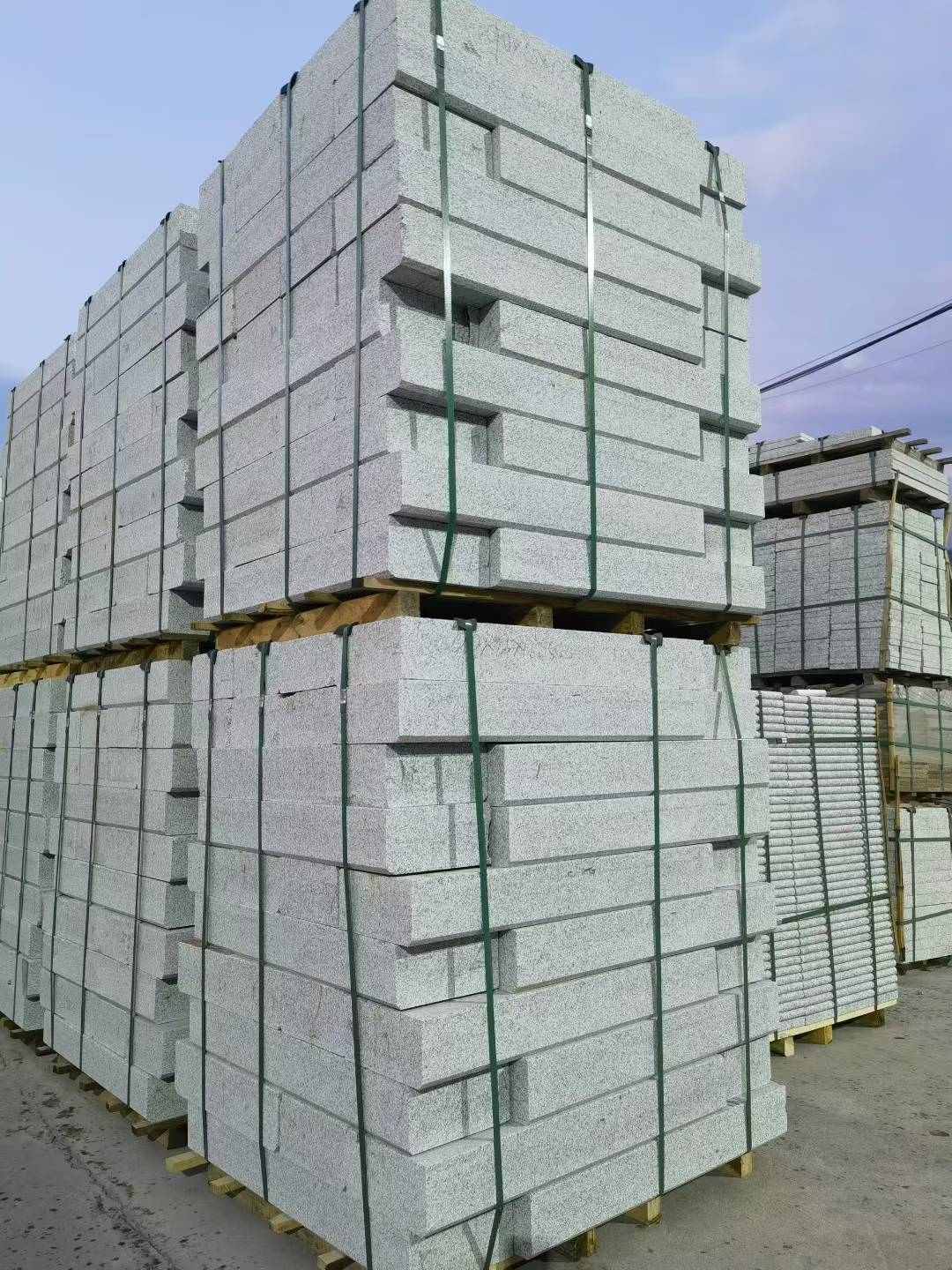 绥化 芝麻白花岗岩路沿石，路缘石，路肩石，道牙，立缘石，马路牙子，街沿石，侧石等