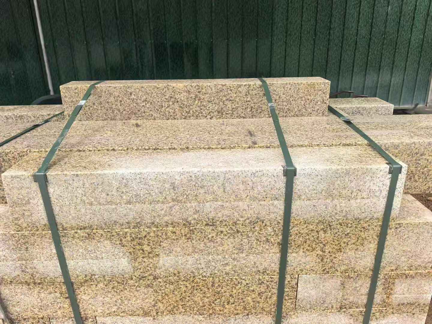 绥化 黄金麻花岗岩石材机切面栏杆料半成品