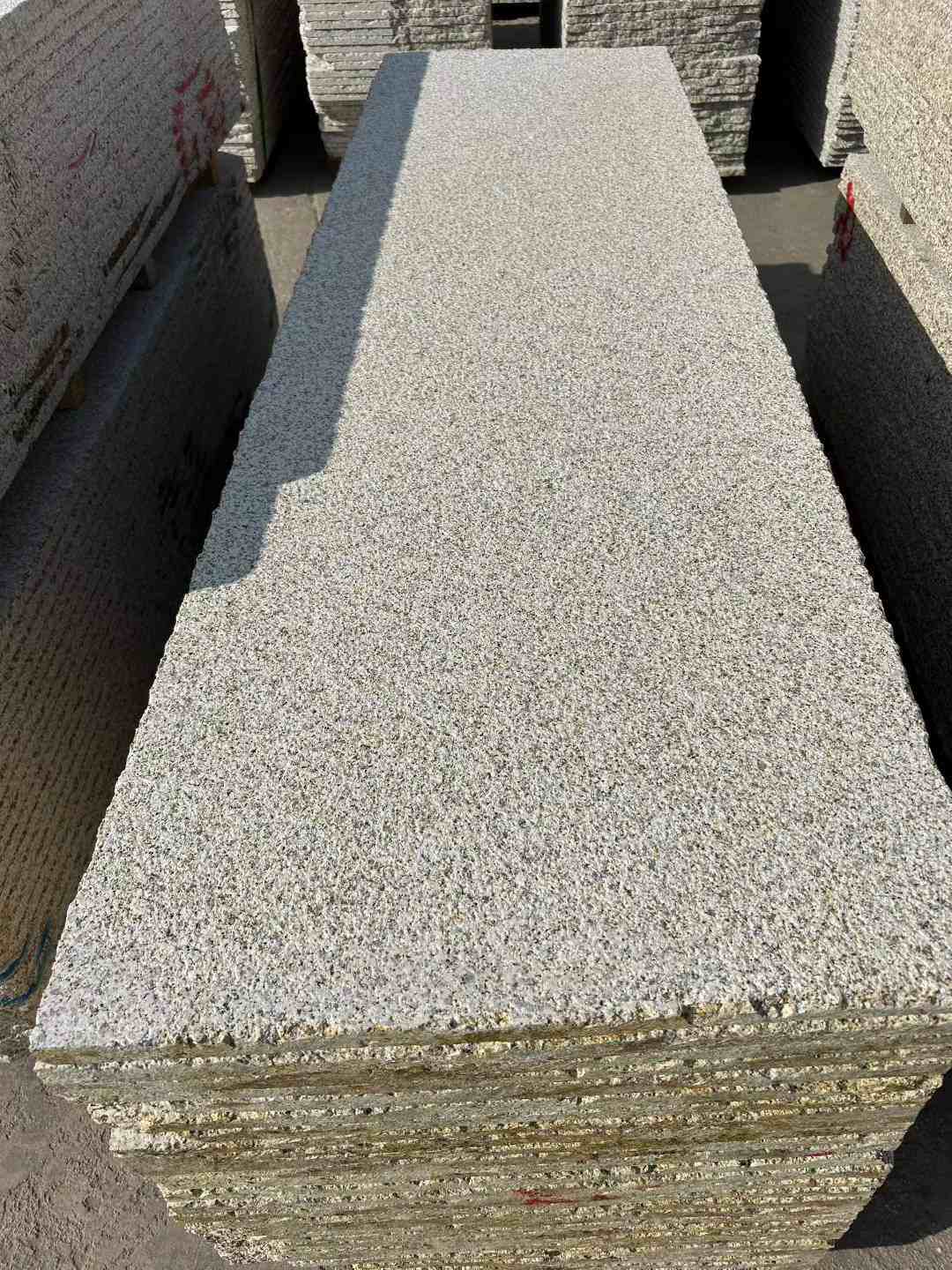 绥化 黄金麻花岗岩荔枝面毛板，半成品