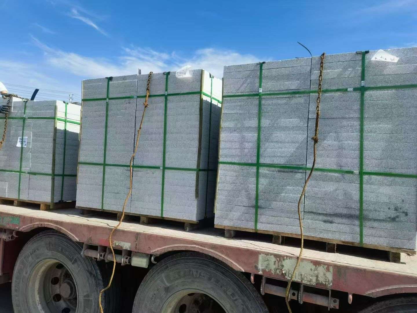 绥化 芝麻白花岗岩地铺石装车日常