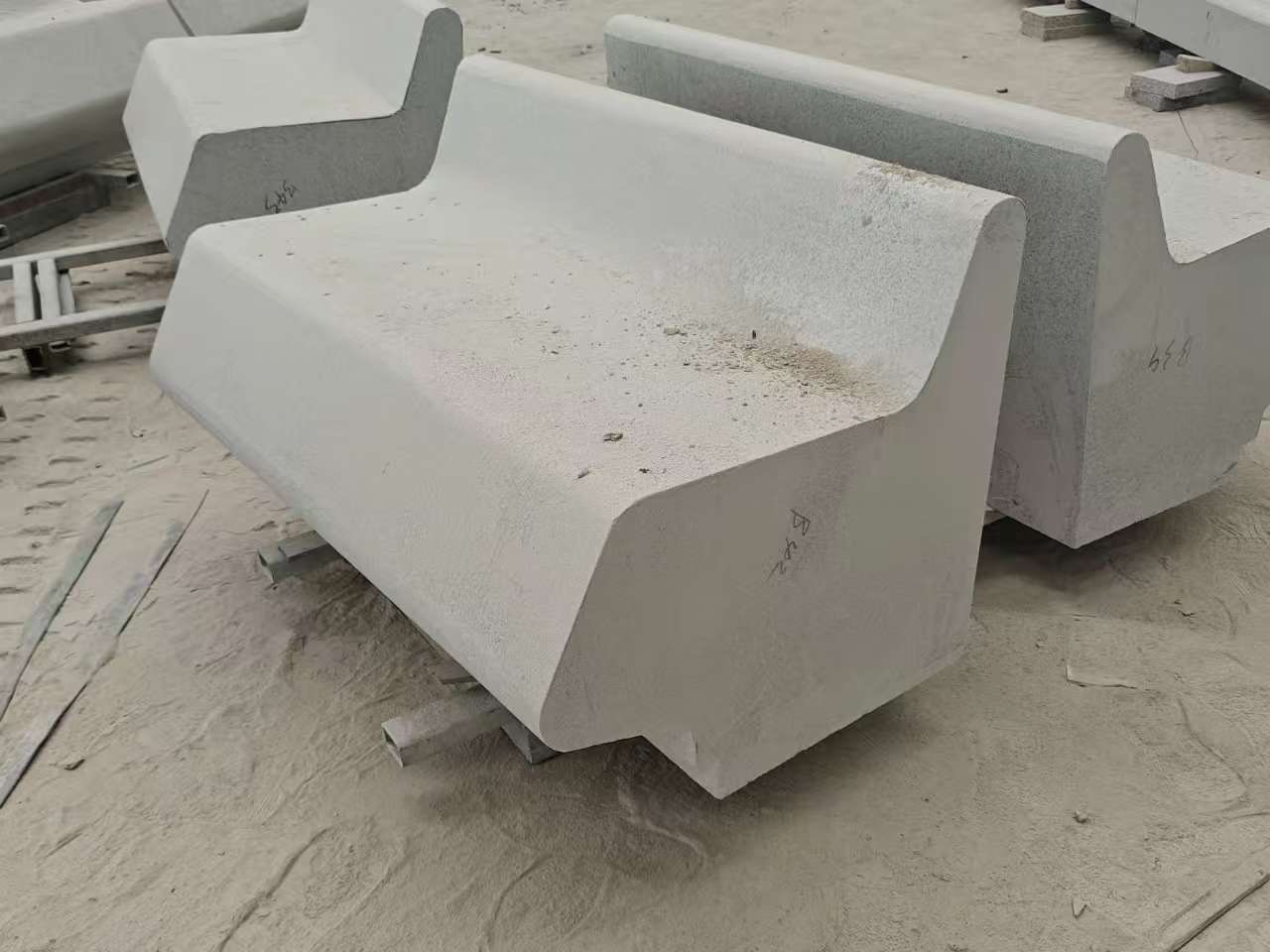 绥化 芝麻白花岗岩异形坐凳，石凳