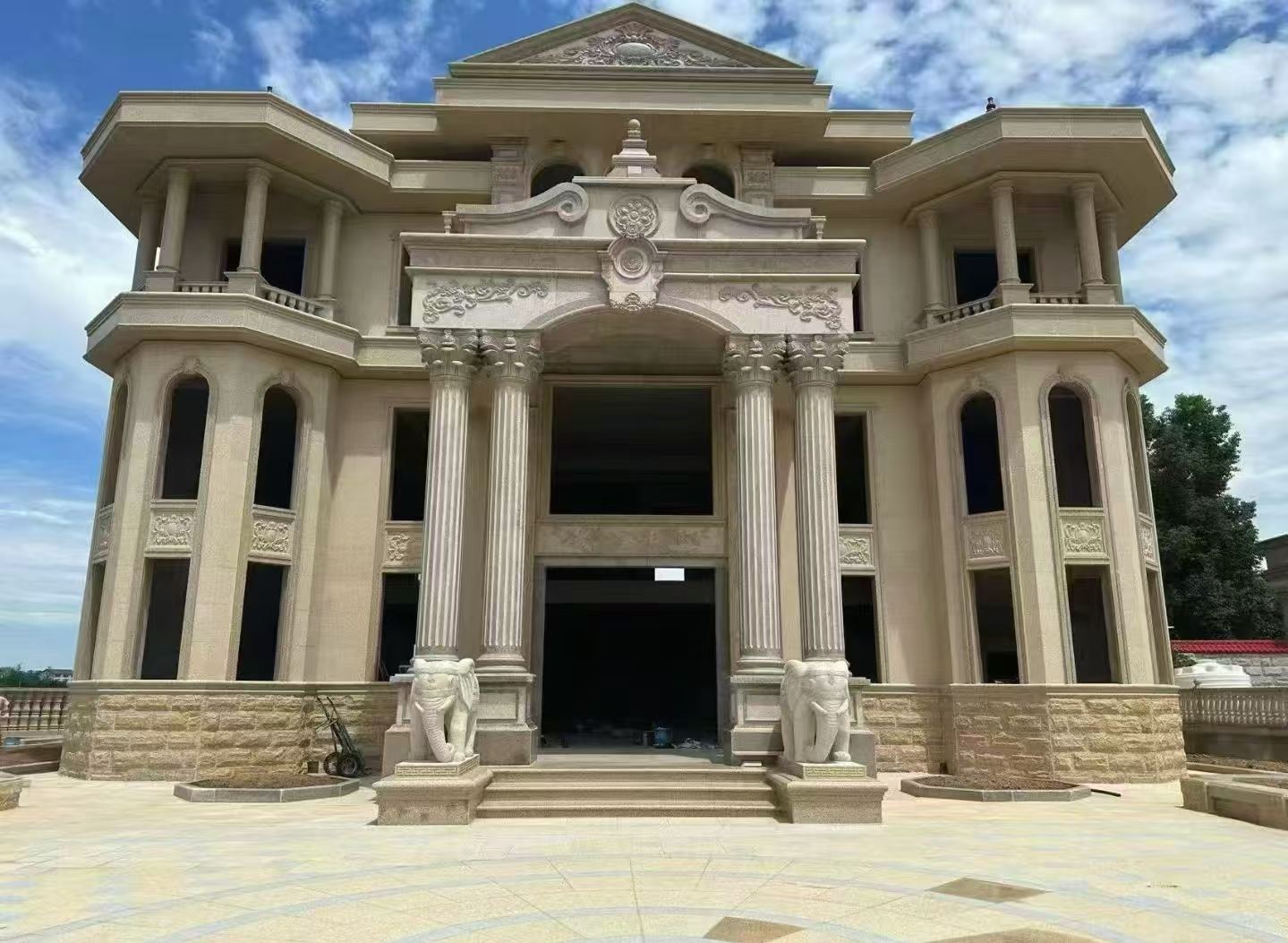 绥化 黄金麻别墅外墙干挂，大柱，大象，蘑菇石，雕花板