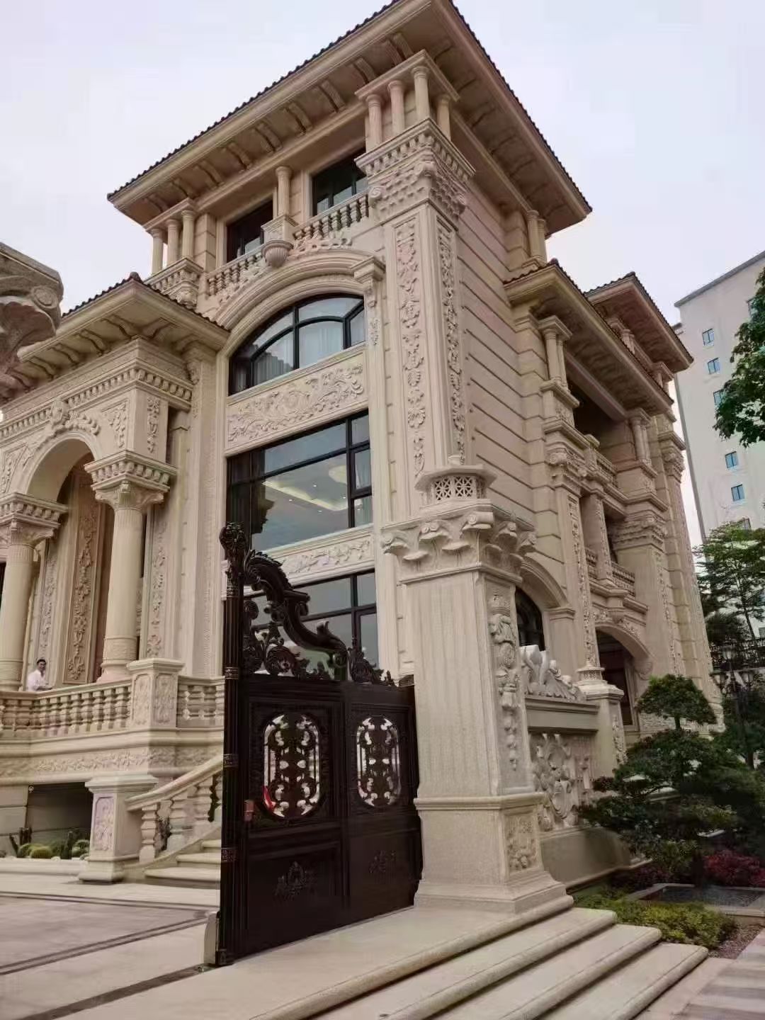 绥化 黄金麻花岗岩别墅外墙干挂效果展示